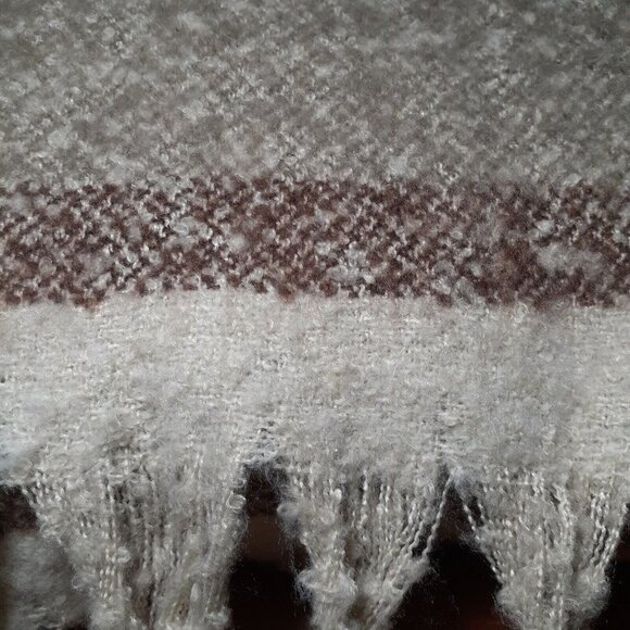 Mersea Comfy Blanket Scarf Winter Beige Ombre Stripe Tasseled (tag missing) - Picture 5 of 8